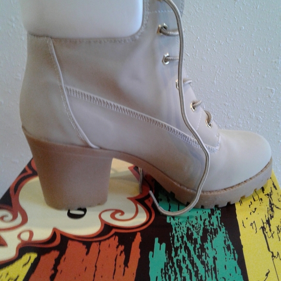 Boots - Picture 5 of 13